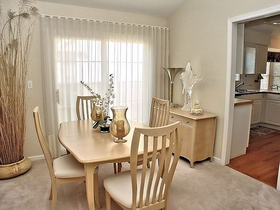 4th image of 528 Park Barrington Way