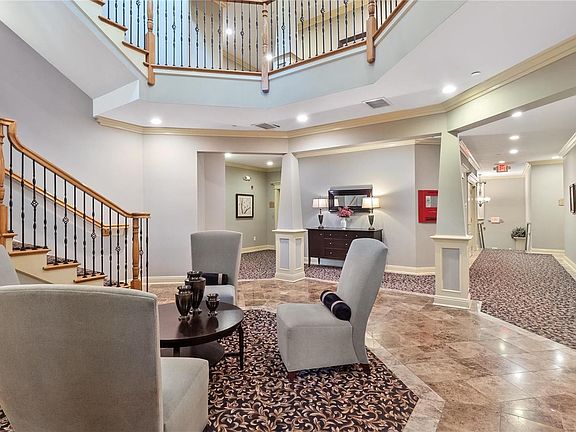4th image of 129 E Clinton Pl APT 3C