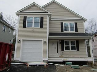 31 Hickory Rd, Cumberland, RI 02864