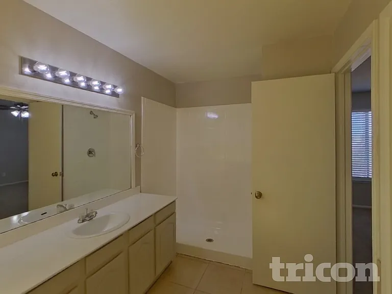 1628 E Saint Anne Ave — Photo 10
