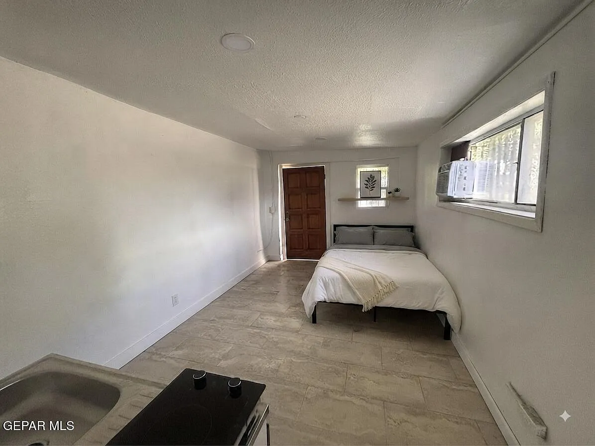 1 bed, 1.0 bath, 400 sqft, $500 — Photo 3