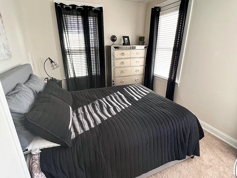 2415 Morton Ave — Photo 11