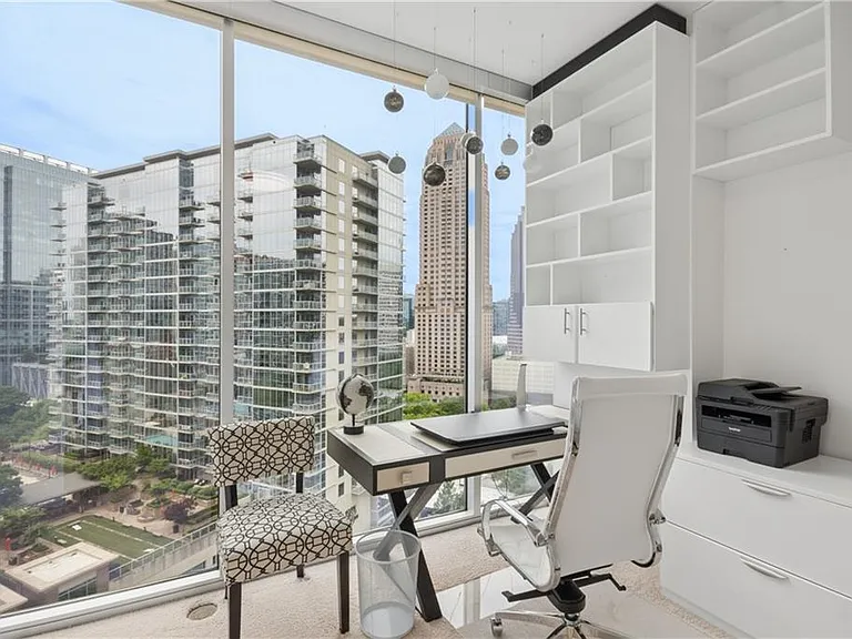 1080 Peachtree St NE #1411 — Photo 32