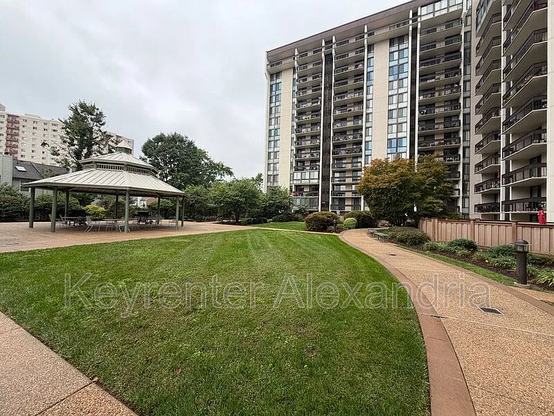 5300 Holmes Run Pkwy — Photo 1