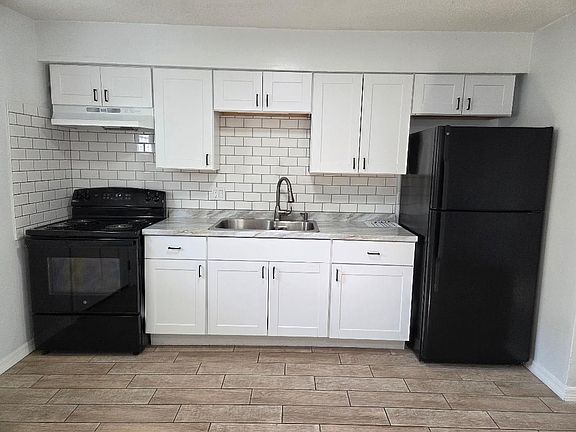 4th image of 5867 Crestmont St