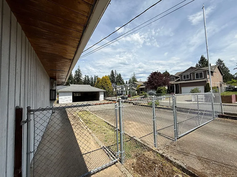 1605 126th St SE — Photo 44