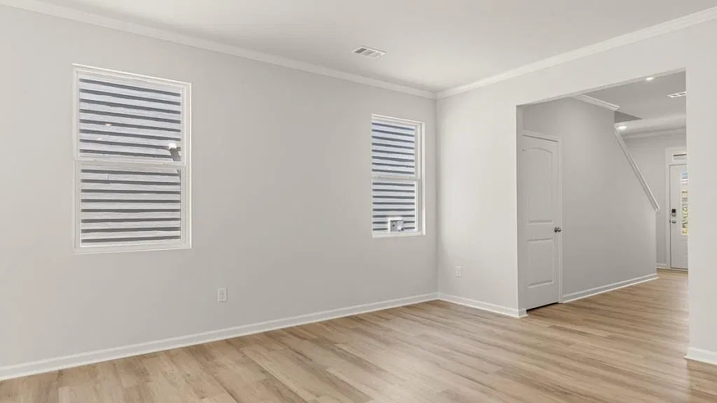 5 bed, 2361 sqft, $2,300 — Photo 3