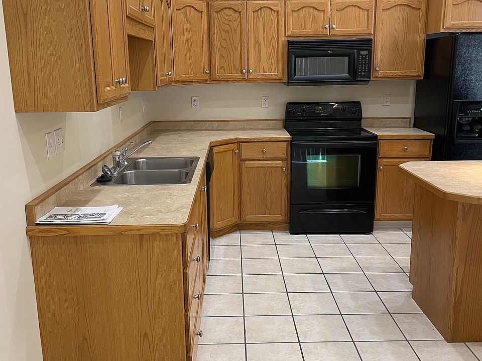 Tustin Townhomes Kitchen