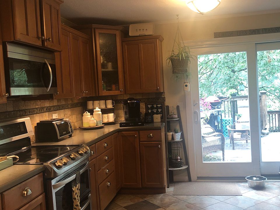 2nd image of 7749 Falmouth St