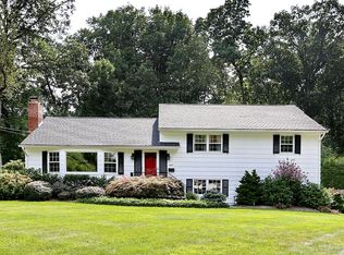 540 Covington Pl, Wyckoff, NJ 07481