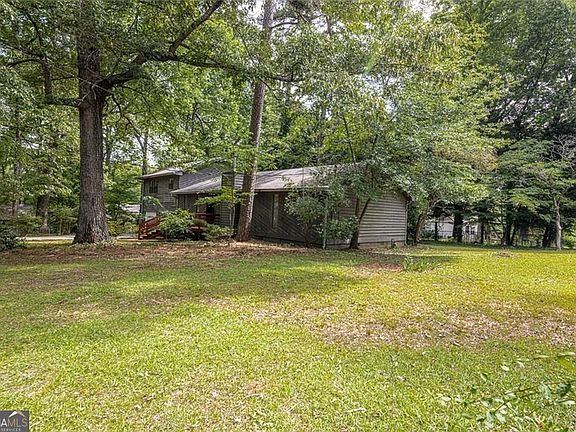 4th image of 633 Iris Rd