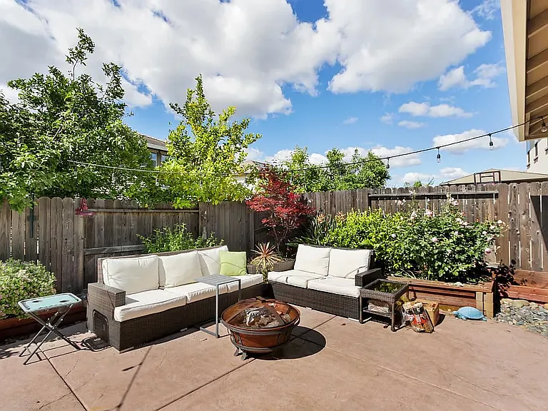 3652 Edington Dr — Photo 55