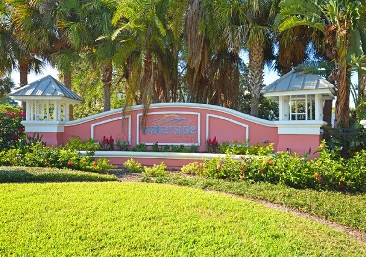 165 Pompano Dr SE, St Petersburg, FL 33705 — Photo 2