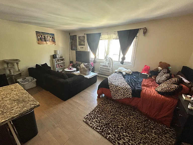 1535 N Van Buren St — Photo 30