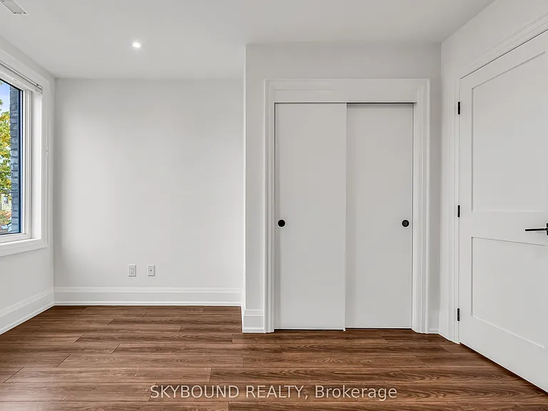 323 Mortimer Ave #B — Photo 15