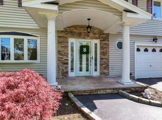 2 Susan Rd, Port Jefferson Station, NY 11776