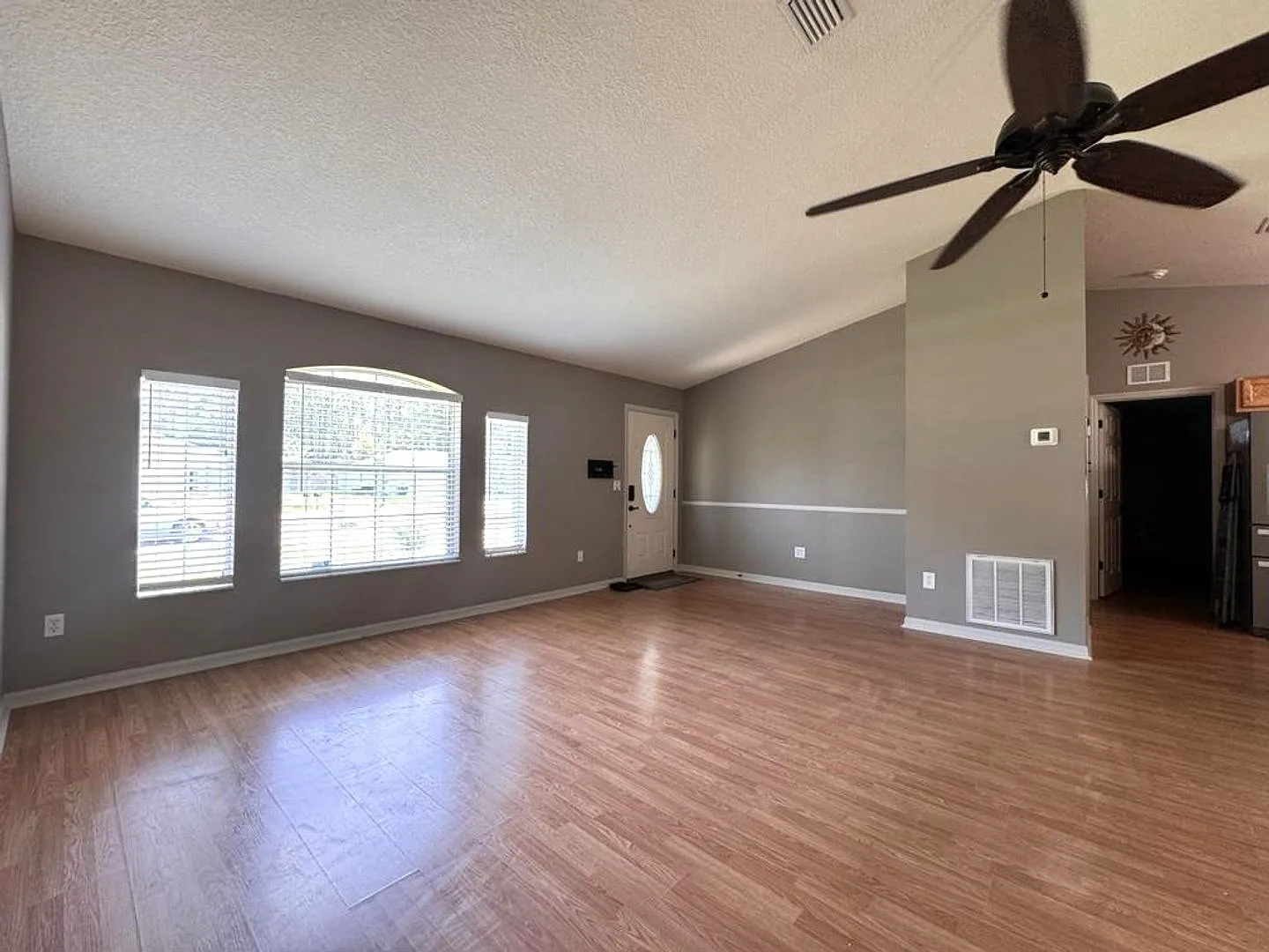 3 Bedroom in Seminole Woods — Photo 2