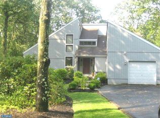 9 Stone Mountain Ln, Marlton, NJ 08053