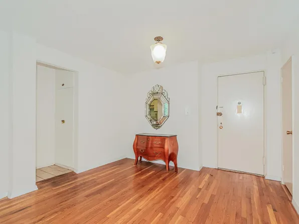 679 West 239th Street 3J image 2 of 12