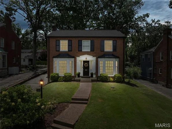 120 Roseacre Ln, Saint Louis, MO 63119