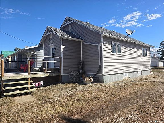 2nd image of 917 Qu'Appelle STREET