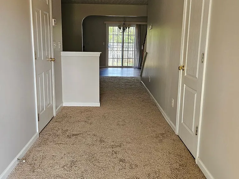 752 Georgetown Ct — Photo 2