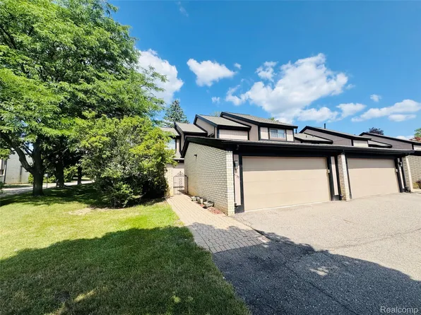 5133 Rock Run, West Bloomfield, MI 48322
