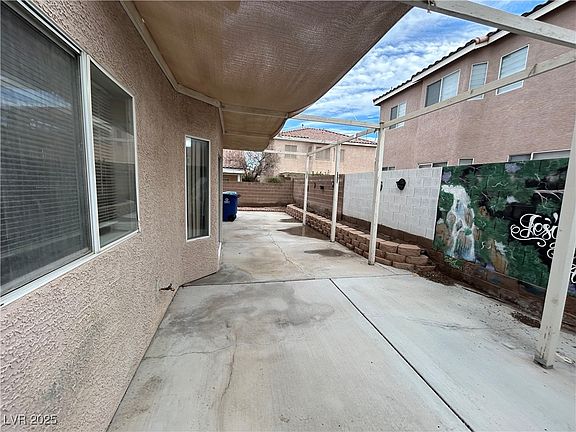 5th image of 861 Clear Diamond Ave