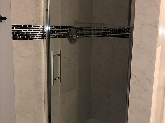 5th image of 215 Highland Dr