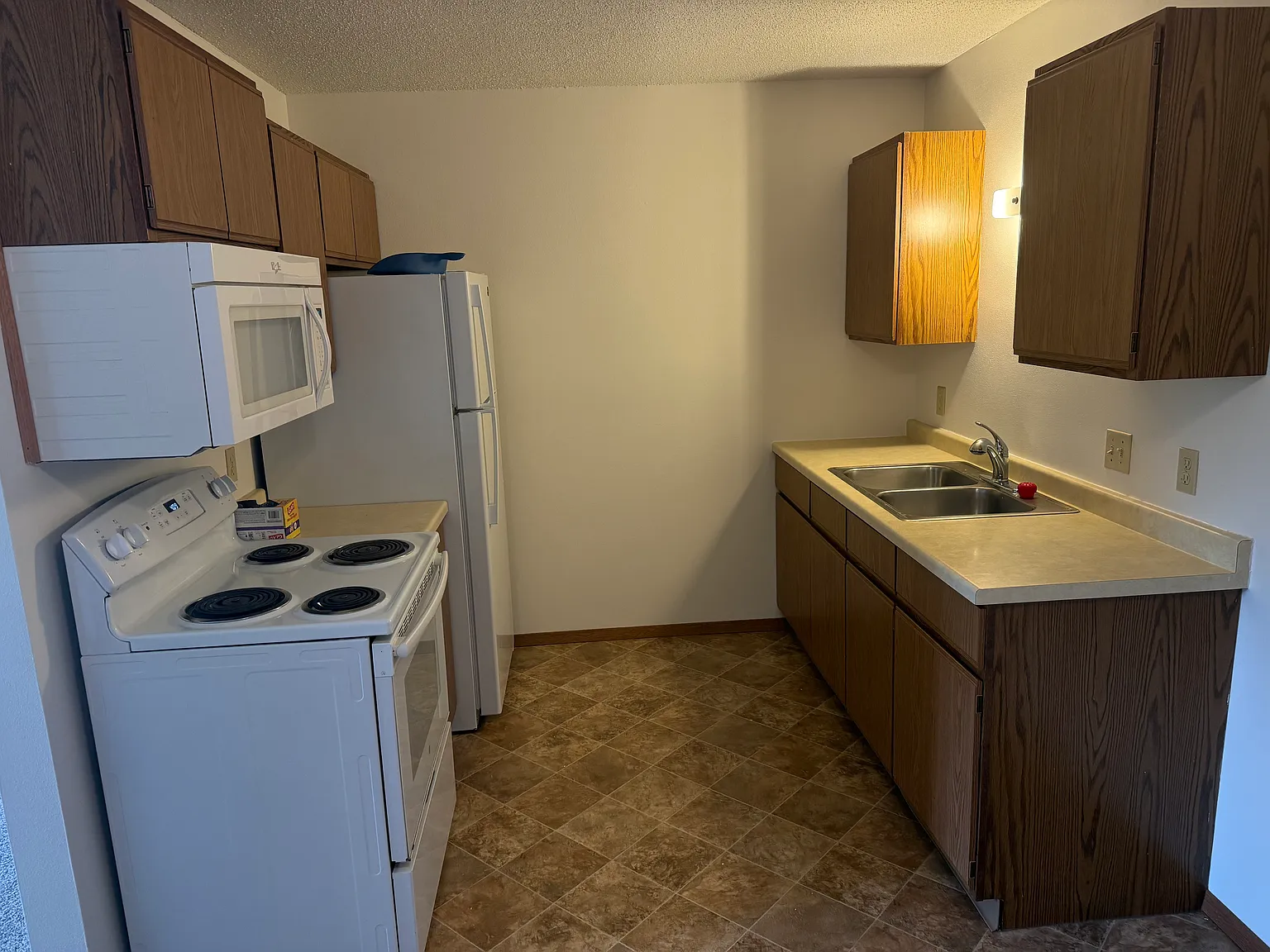 2 bed, 800 sqft, $950 — Photo 2