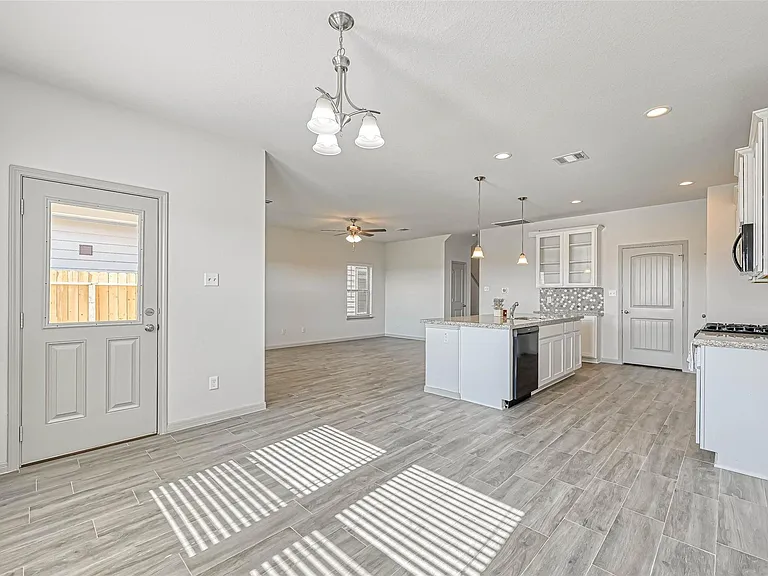 7910 Cypress Country Dr — Photo 19