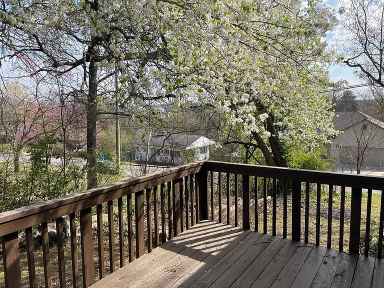 137 Roark Ave — Photo 3
