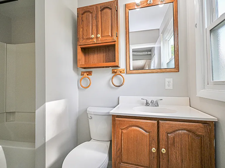 647 Bellaire Ct — Photo 25
