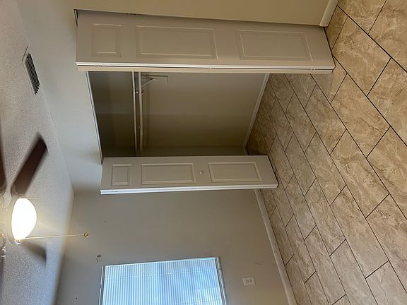 2nd image of 120 N Nekoma Ave