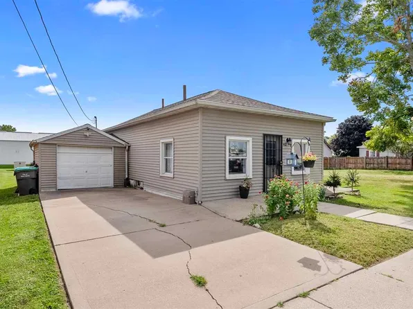 412 E 1st St, West Liberty, IA 52776