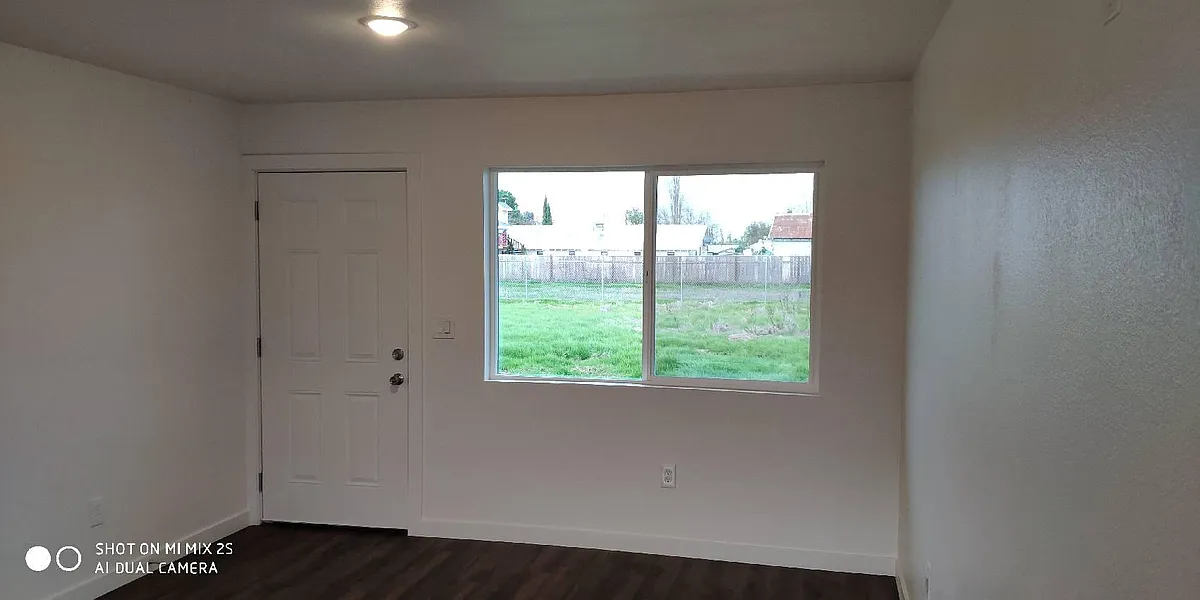 Building Photo - 4693 Ardmore Ave #6