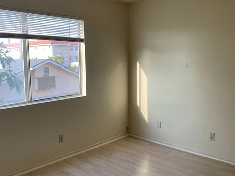 13415 Doty Ave — Photo 14