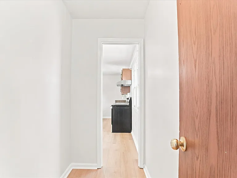 102 Linwood Ct — Photo 25
