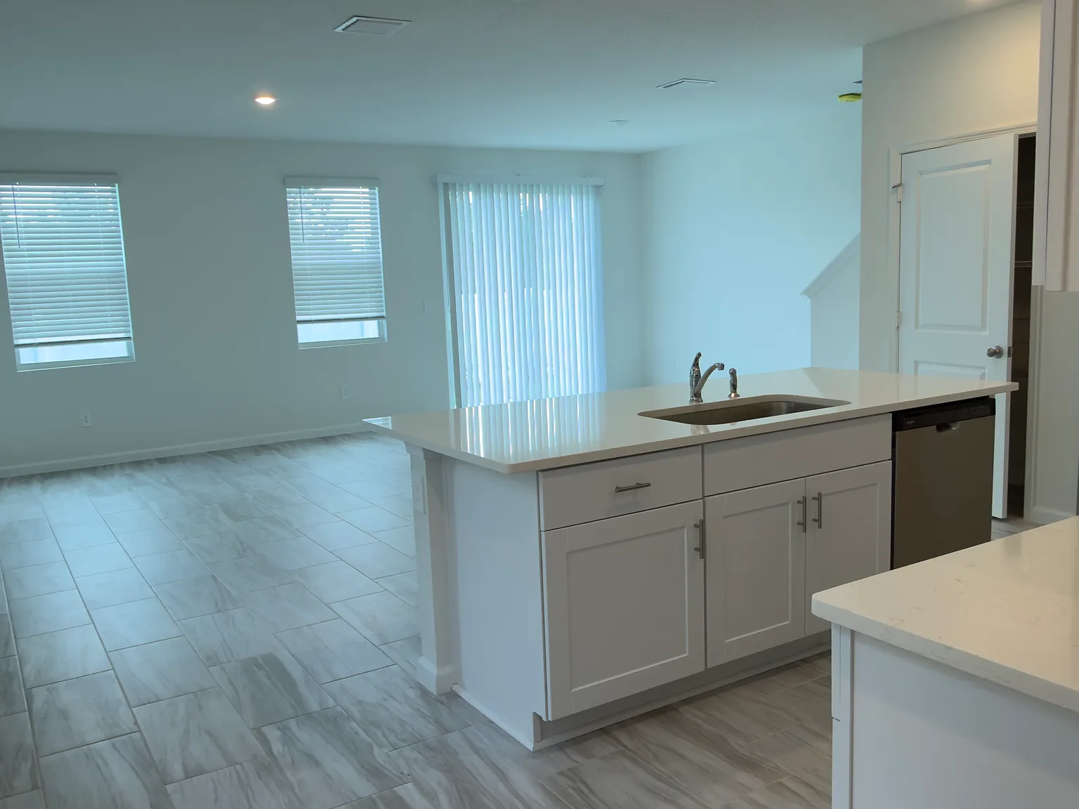 3 bed, 2.5 bath, 1808 sqft, $2,598 — Photo 4