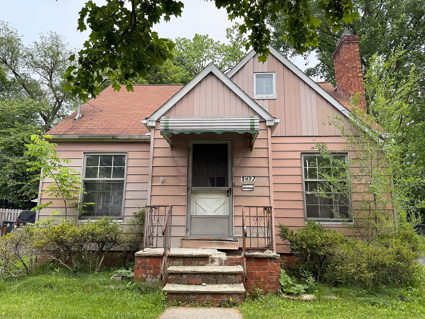4 bed, 1.0 bath, 1250 sqft, $2,650 — Photo 1