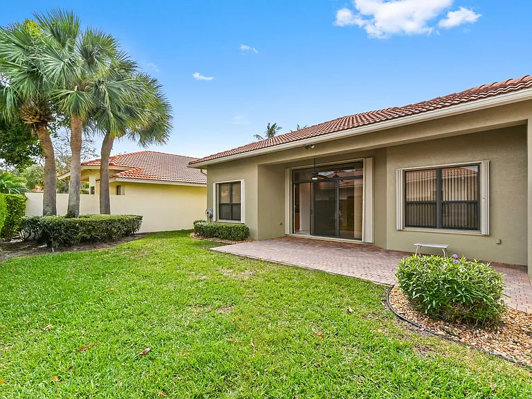 6823 Fabiano Cir — Photo 36