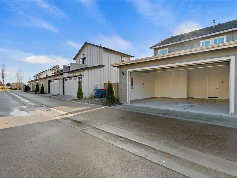 1688 E Cutgrass Ln — Photo 6