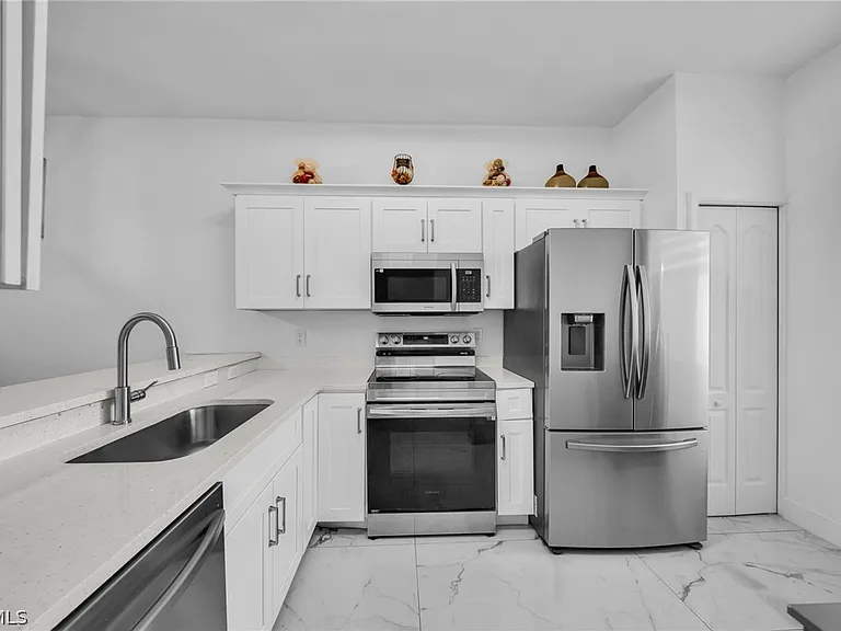 1024 Mainsail Dr #512 — Photo 2