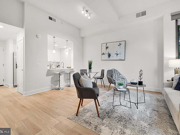 4th image of 1508 N Scott St #Townhouse 3