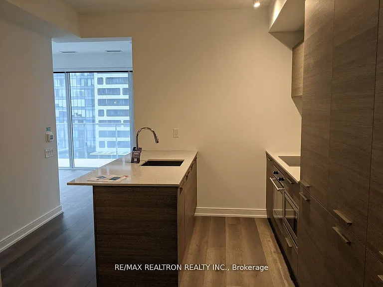 3 Gloucester St #1009 — Photo 10