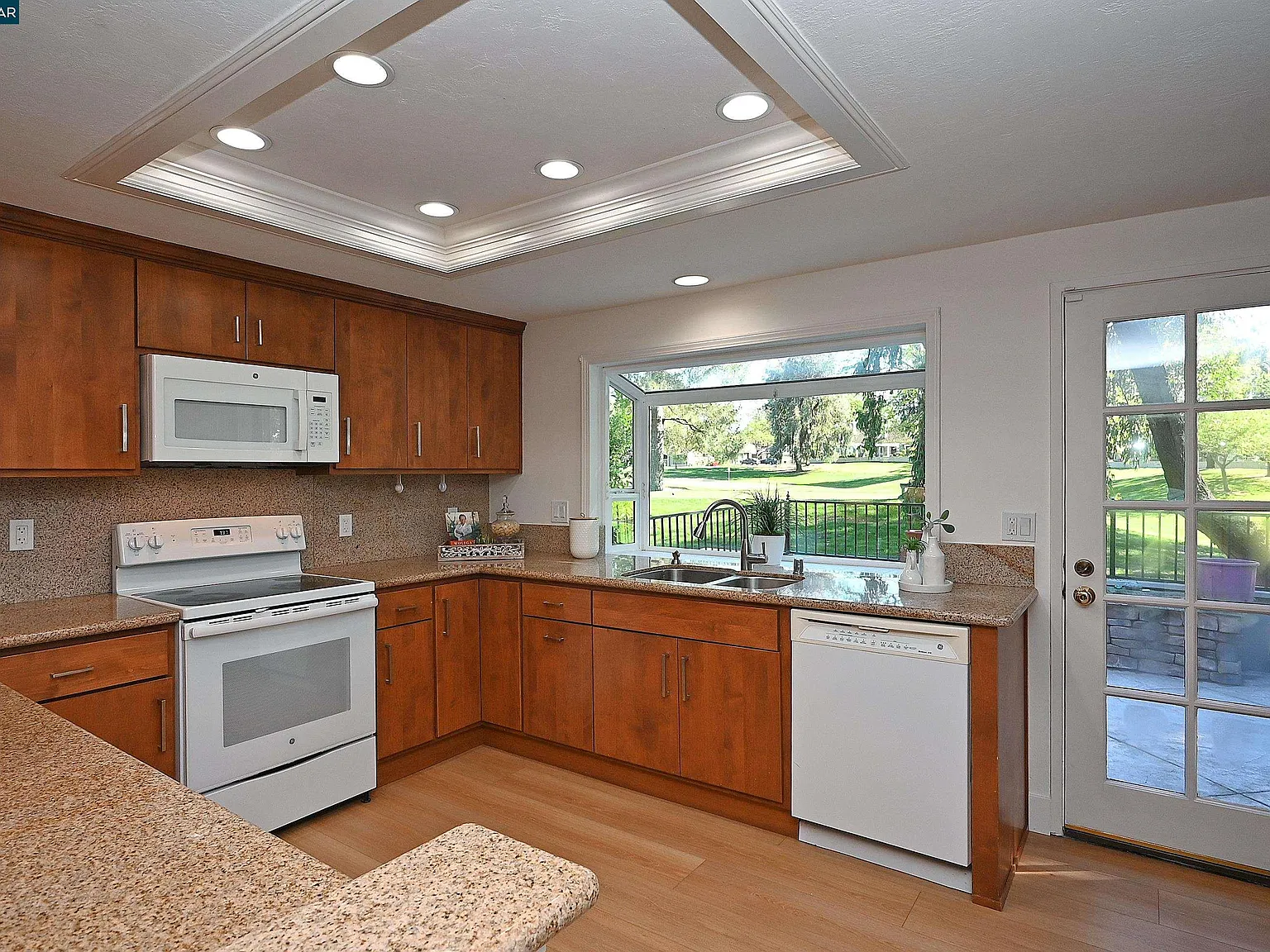 4 bed, 2268 sqft, $5,700 — Photo 4