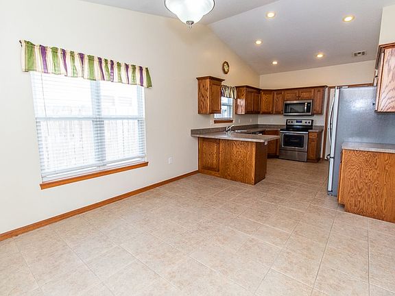 4th image of 2809 Brookville Dr