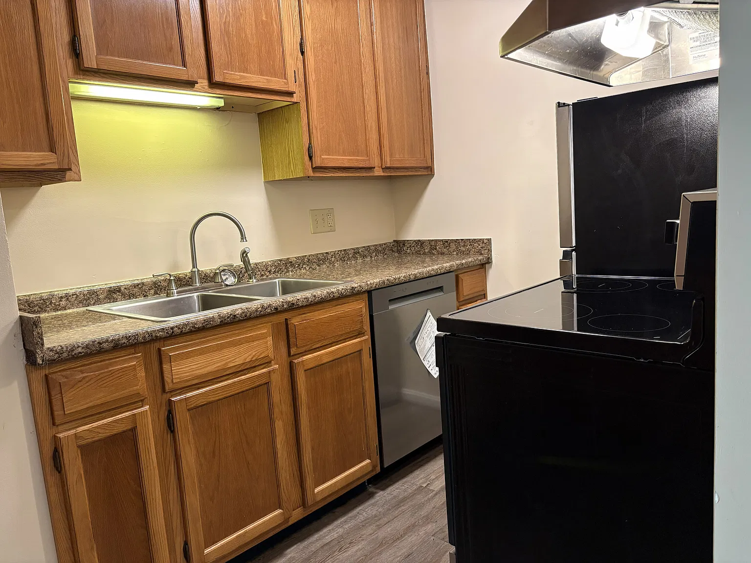 1 bed, 550 sqft, $875 — Photo 2