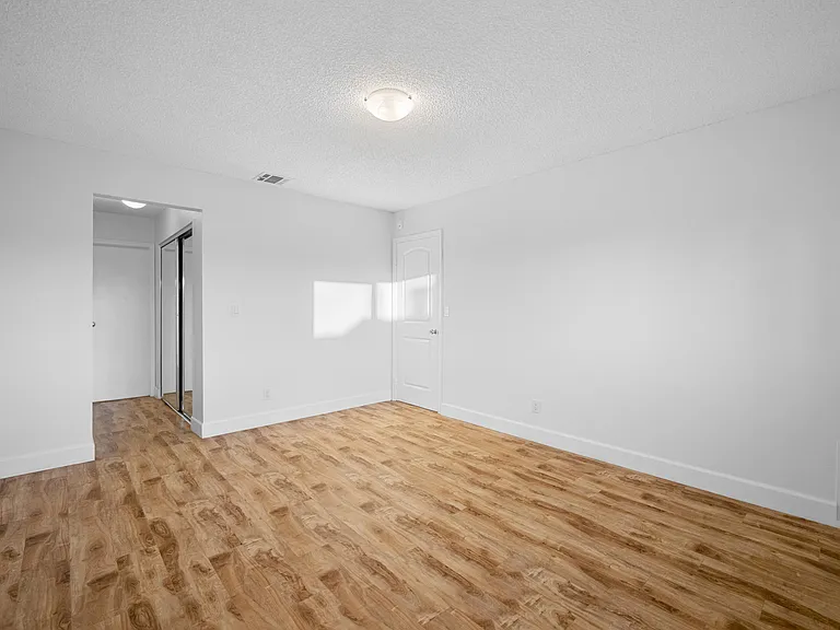 823 E Wilson Ave #C — Photo 12