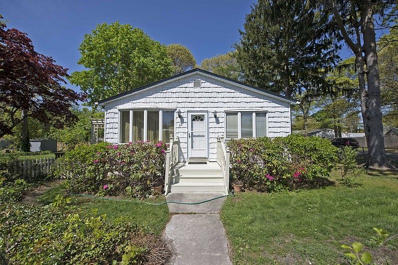 1st image of 62 Parkway Blvd